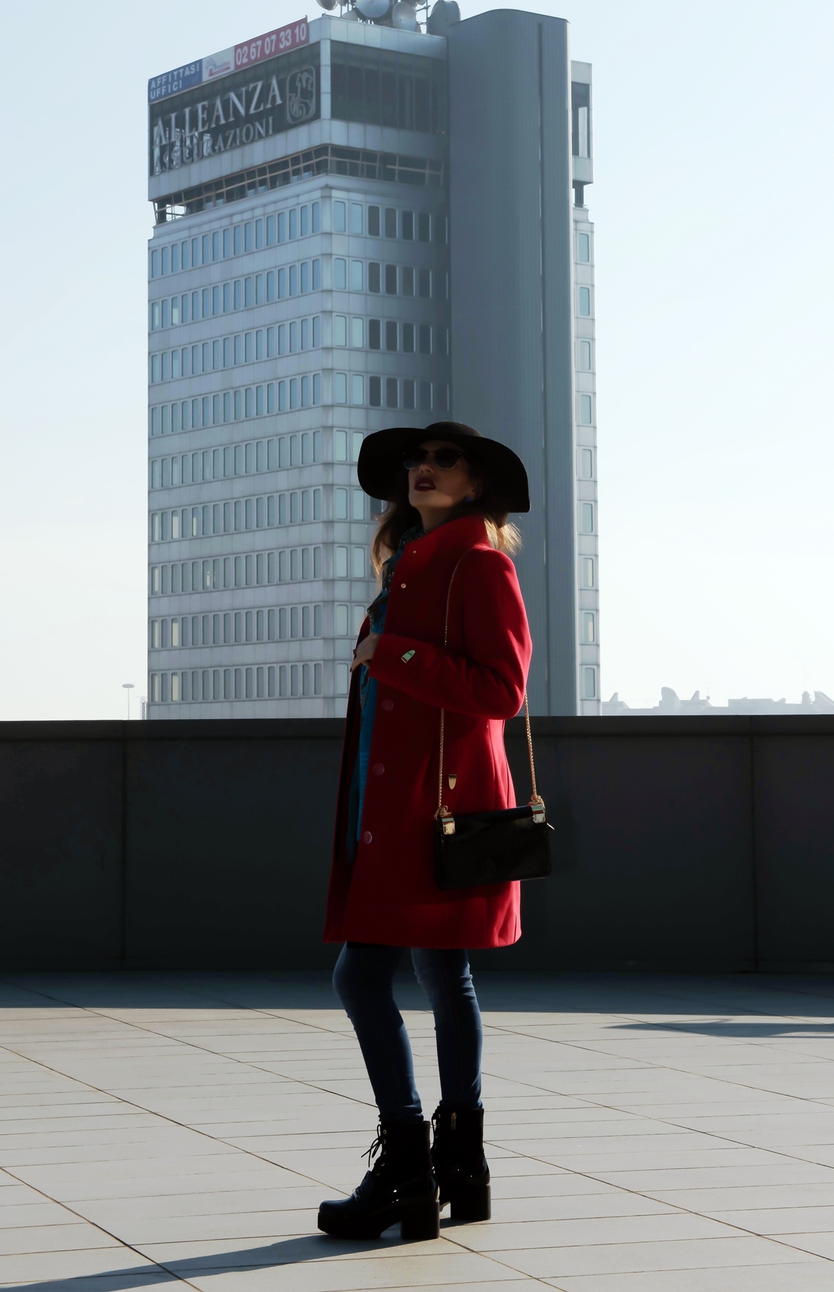 MY OUTFIT  Ținută casual: haină roșie și pălărie neagră