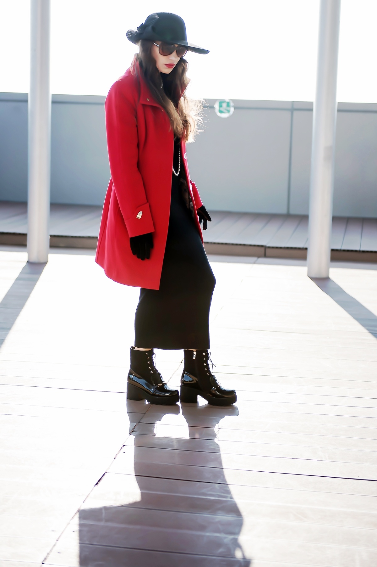 MY OUTFIT  Ținută casual: haină roșie și pălărie neagră