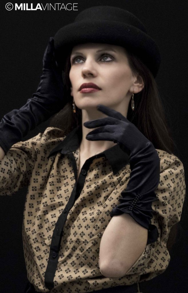Fashion Uncategorized  FASHIONABLE HATS, BERETS AND FEZZES. HERE IS WHAT THE FASHIONISTAS WEAR IN MILAN