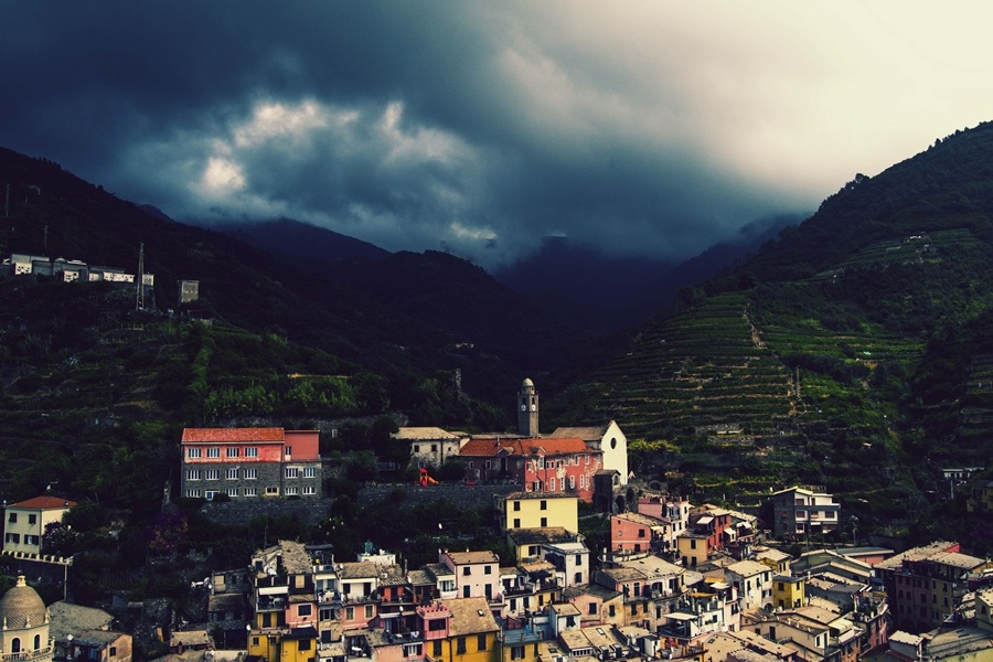 Trips  Cinque Terre: Vernazza, locul în care admiri opere de artă