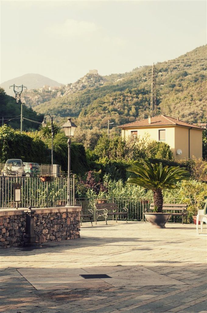 Lifestyle Trips  Zuccarello- unul din cele mai frumoase sate din Italia