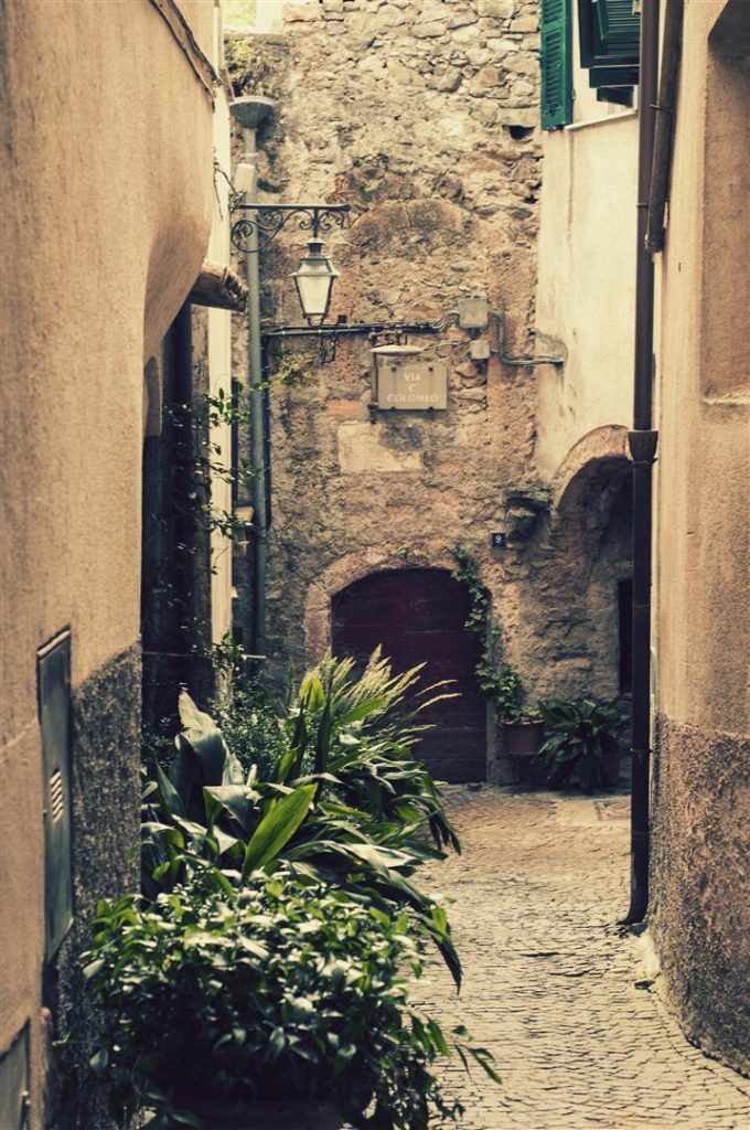 Lifestyle Trips  Zuccarello- unul din cele mai frumoase sate din Italia